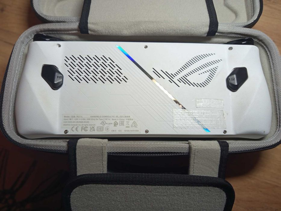 Sprzedam konsole Asus rog Ally + słuchawki