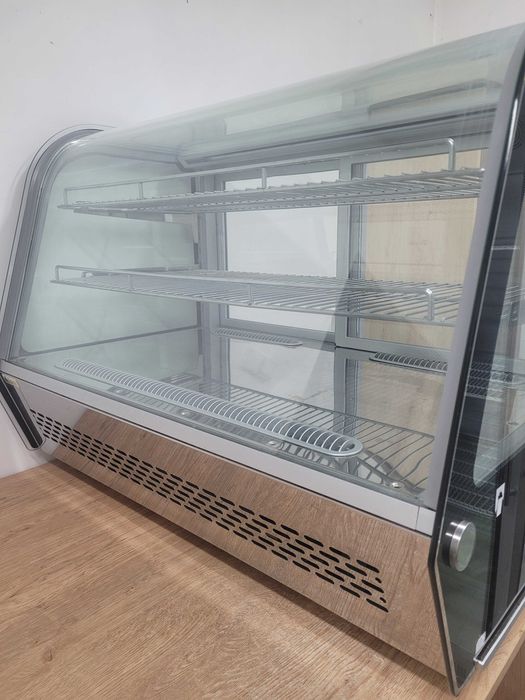 Witryna cukiernicza Hendi