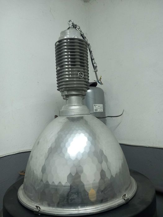 Lampa retro dobra do podkreślenia miejsca