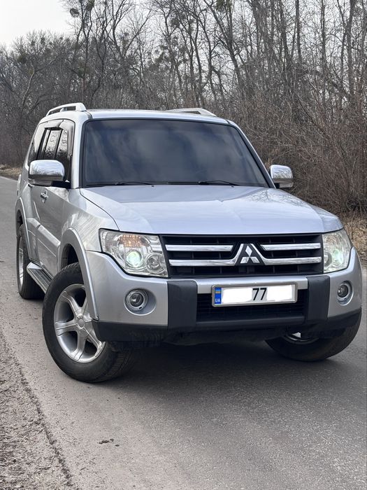 Mitsubishi pajero 4
