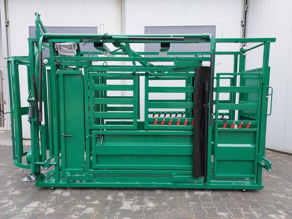 poskrom, klatka dla bydła z wagą inwentarzową