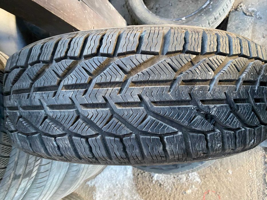 215/55R17 Pojedyncza używana opona zimowa Taurus