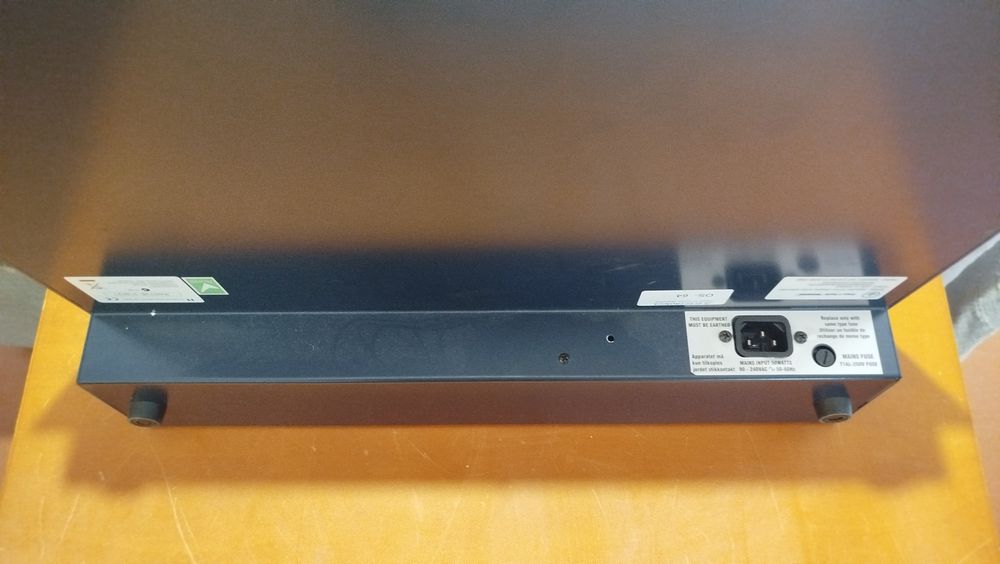 Mesa de som Soundcraft EPM12