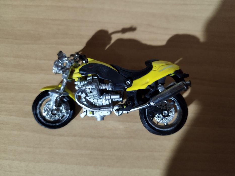 Várias motas de coleção