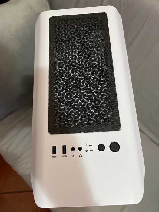 Caixa Aerocool ATX com RGB com ventoinhas
