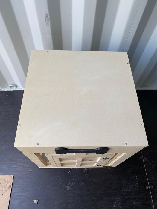 Drewniana klatka kennelowa dla psa, kennel, transporter