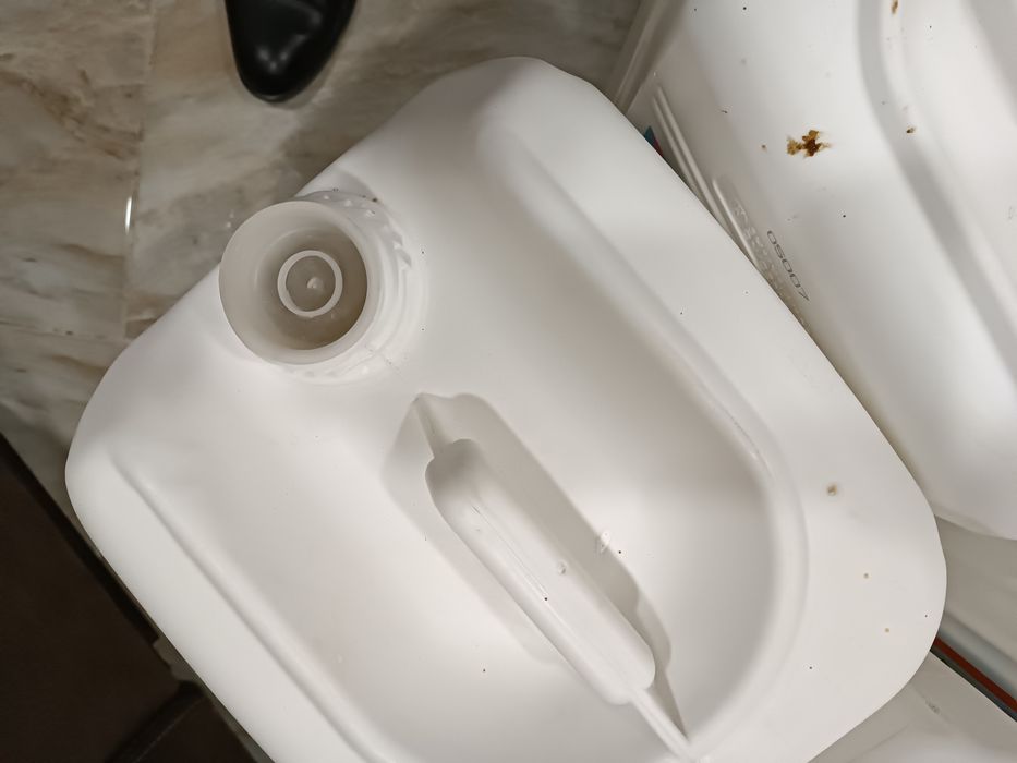 Каністри  20літрів