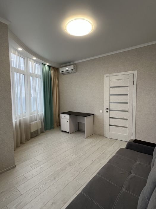 Сдам стильную белоснежную 2-х комн кв. Аркадия. Прямой вид на море.