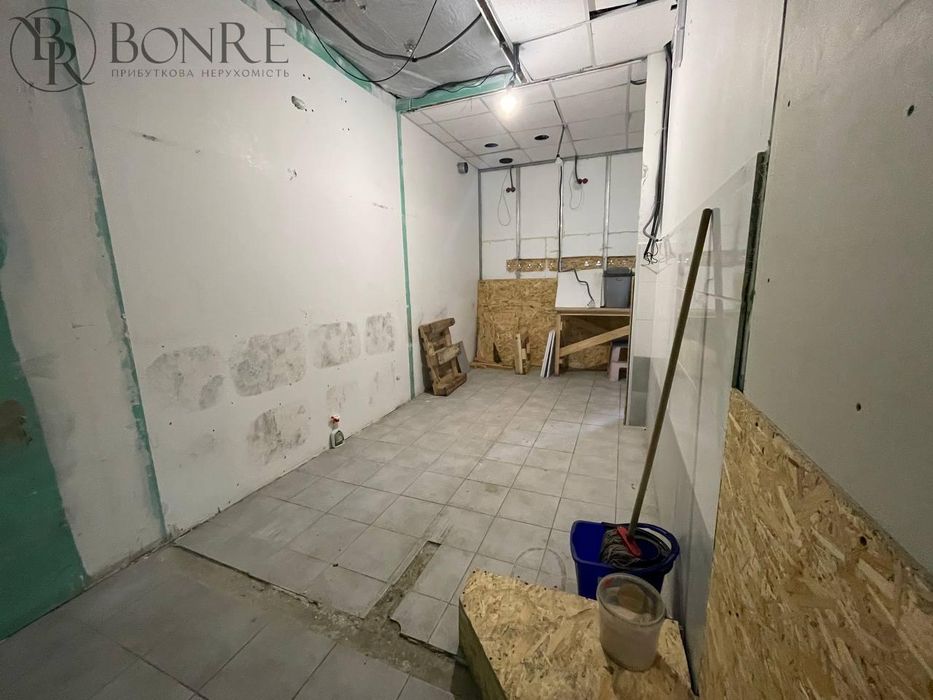 Оренда, Фасадний вхід, Торгового Приміщення, Ромни 35м2