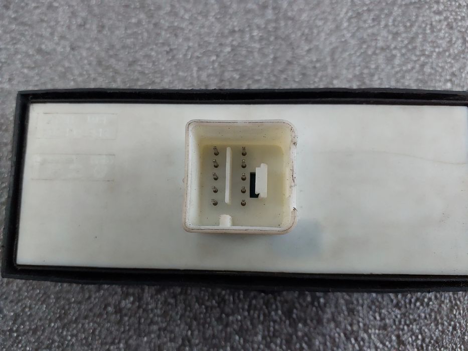 Comando / botão / interruptor vidros frente esquerdo SKODA Fabia II Br