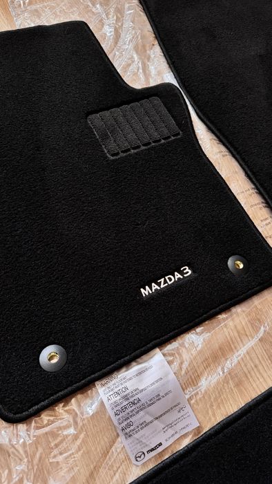 Нові оригінальні чорні велюрові коврики Mazda 3 седан