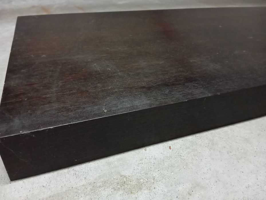 Móvel em wenge (MDF).
