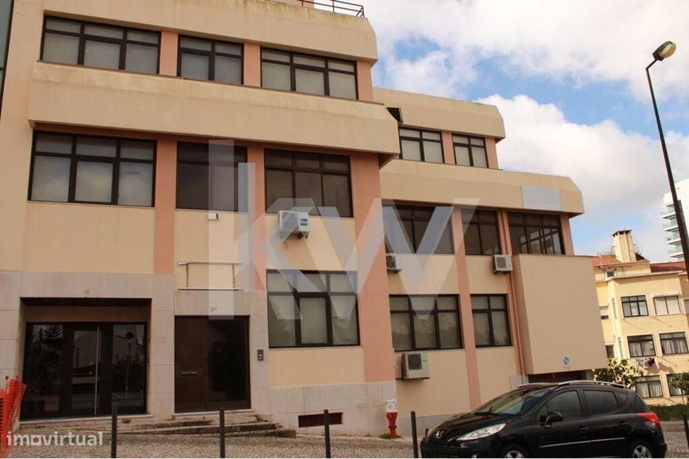 Escritório - 3 andares com 19 lugares estacionamento - Restelo - Lisbo