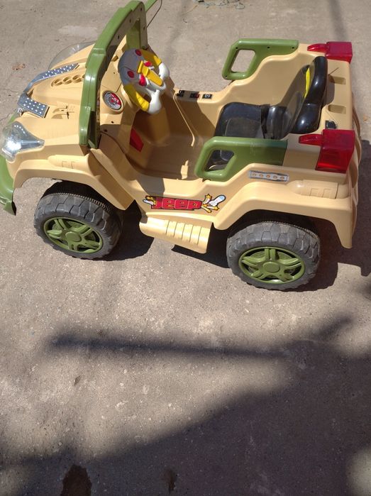 Продам дитячу  електро машинку Jeep