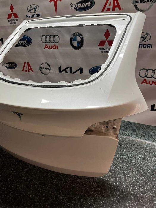 Ляда-кришка багажника Tesla Model Y 1493410-EC-A (PPSW)