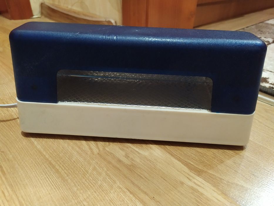 Лампа для гелевих нігтів.