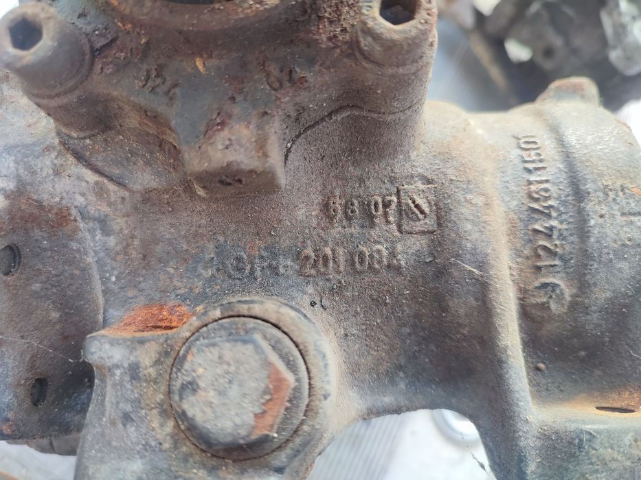 Pompa wspomagania Mercedes e klasa 124