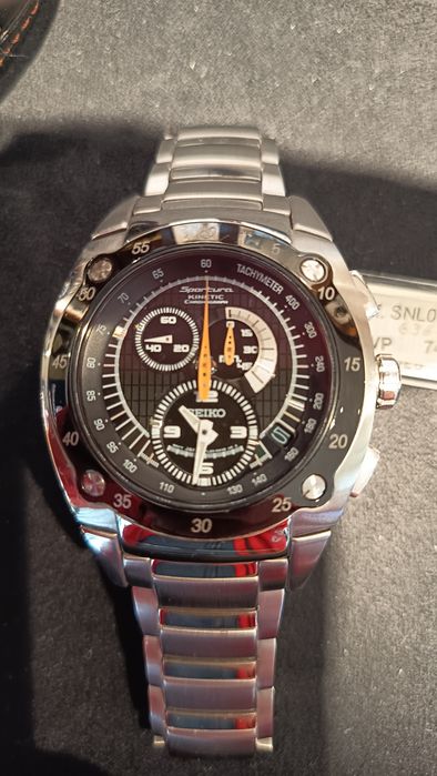 *NOS* Seiko sportura Kinetic.Chronograph SNL043  (43 mm)