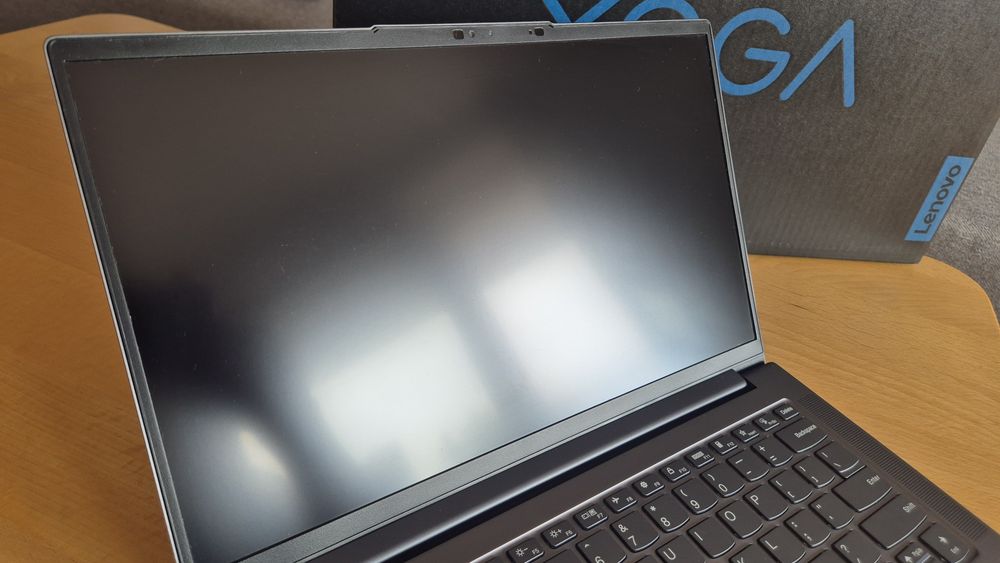 Lenovo Yoga Slim 7 – Ryzen 7 / 16 GB RAM / 512 GB SSD – Stan idealny