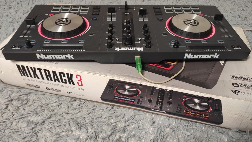 Numark Mixtrack3 миди контроллер