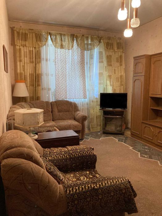 Продаж повнометражної 3-кімнатної квартири в центрі