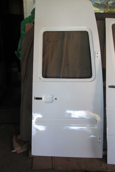Drzwi prawe lewe tył na szybę Mercedes Sprinter 901-903 do założenia