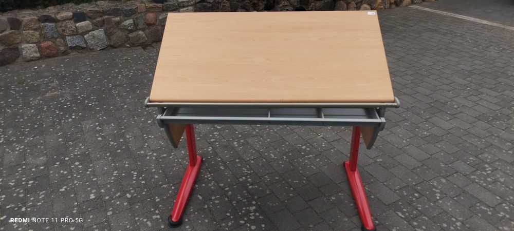 Ergonomiczne biurko dziecięce KETTLER – regulacja wysokości i pochyłu, rośnie z dzieckiem