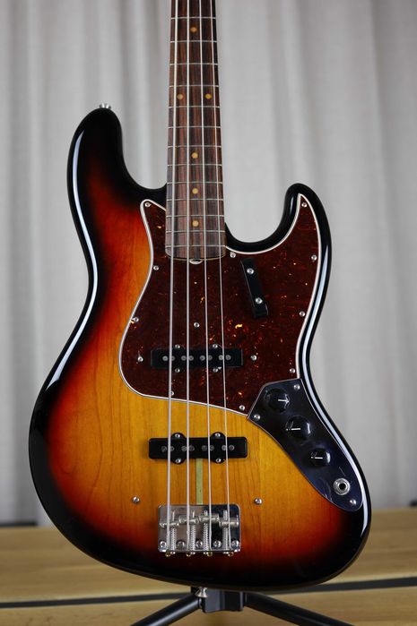 fender jazz bass - Купить бас-гитары Киевская область - Цена на OLX.ua