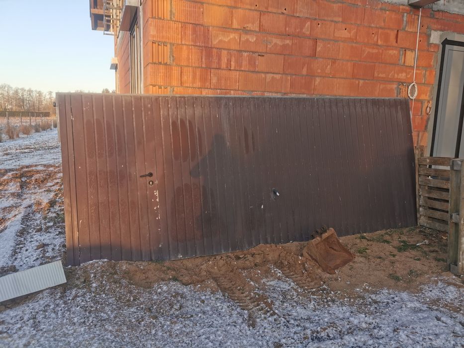 Brama garażowa ocieplana