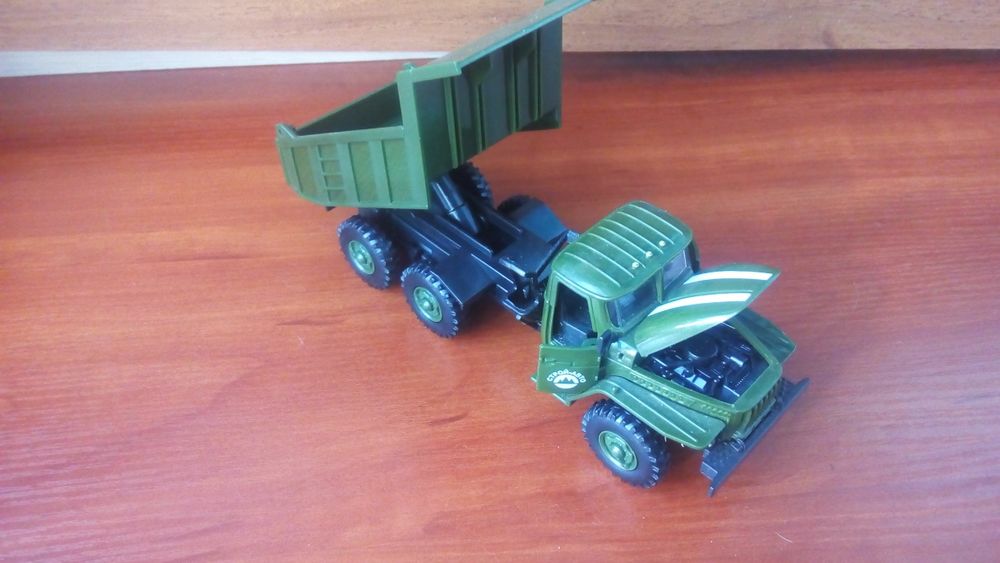 Колекційна модель Урал-4320 Самоскид