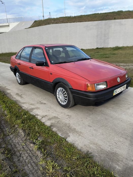 Продам фольцвагег Пасат.1990г..1.8