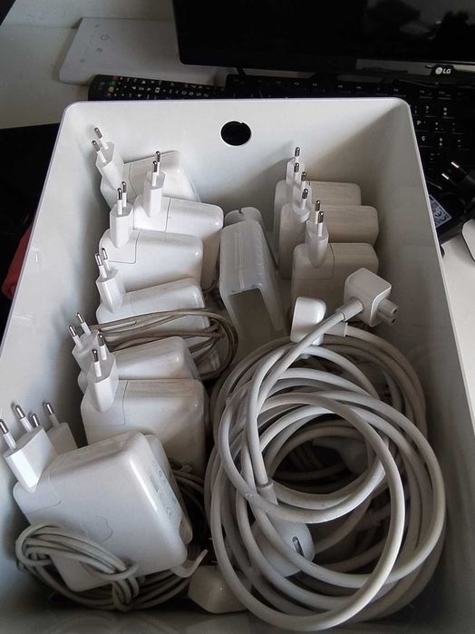Carregadores e Cabos Adaptadores Originais Apple em bom estado