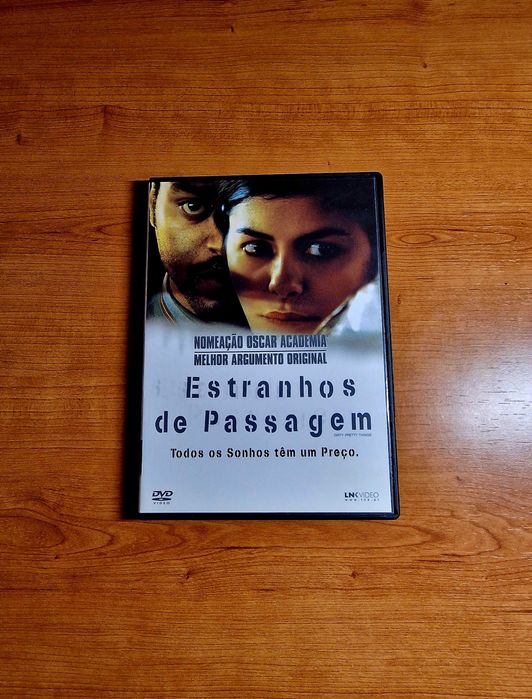 ESTRANHOS DE PASSAGEM (Stephen Frears) Audrey Tautou/Chiwetel Ejiofor