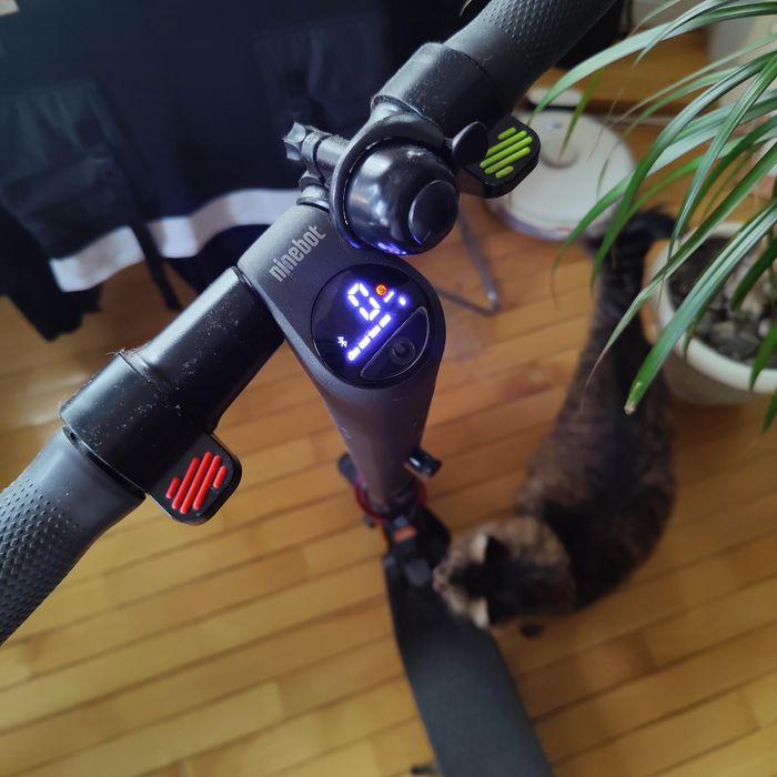 Продам електросамокат Ninebot E25D