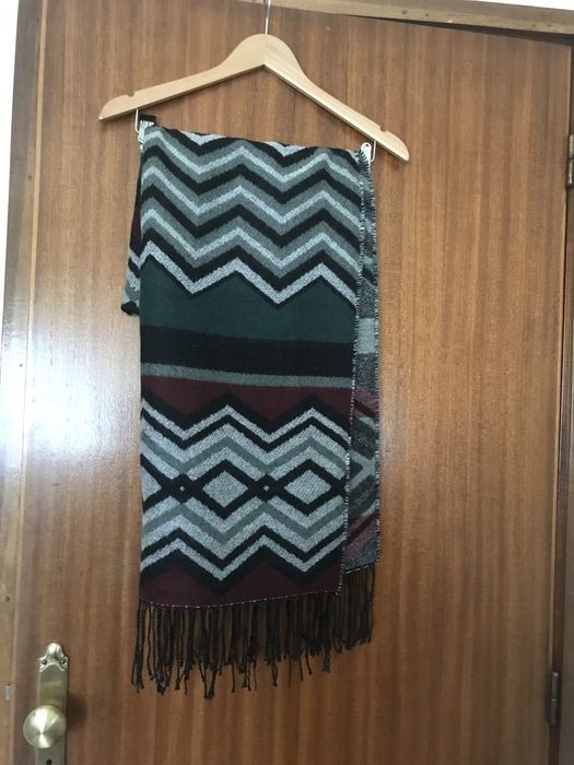 4 Pashminas, 1 com Pérolas e 1 Écharpe. NOVOS