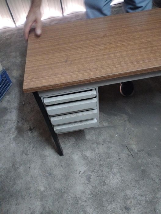 Vendo secretária pequena