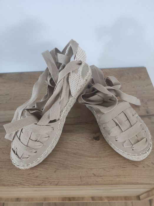 Espadryle wiązane