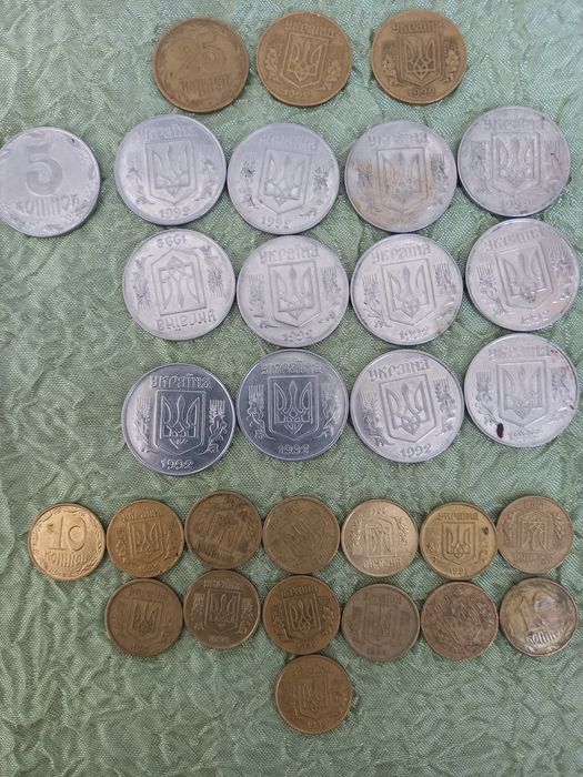 Продам набор монет, в том числе и 1992 года
