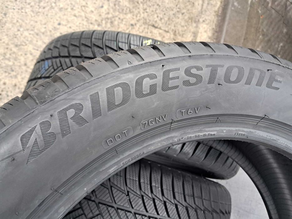 Резина зима 90% протектор Bridgestone 235/50 R19 LM001 MO