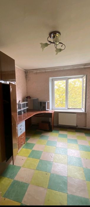 простора  чотирьох кімнатна  квартира