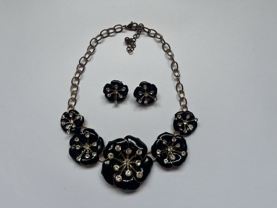 Комплект бижутерии, колье и серьги