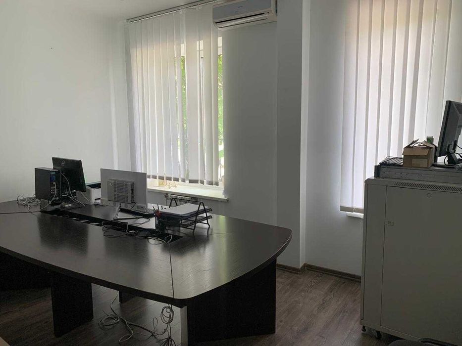 Офіс 80 кв.м, вулиця Бойчука 1-А, метро Звіринецька (Дружби Народів)