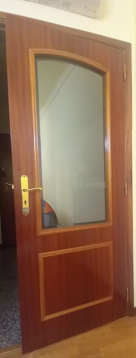 Porta com vidro incorporado