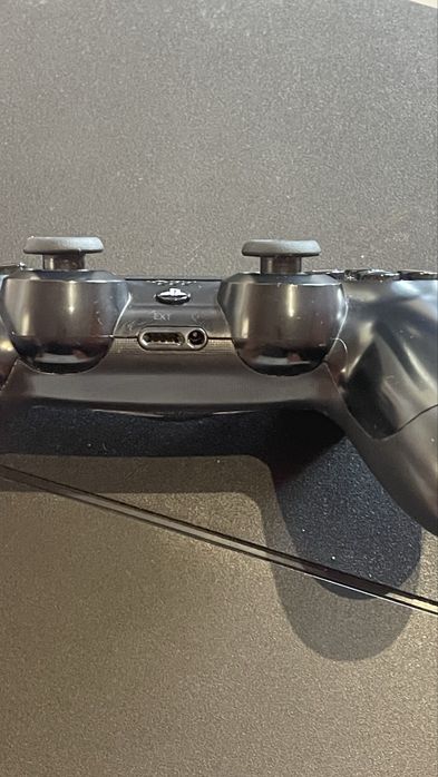 PlayStation 4 1TB – Excelente Estado + Comando Original