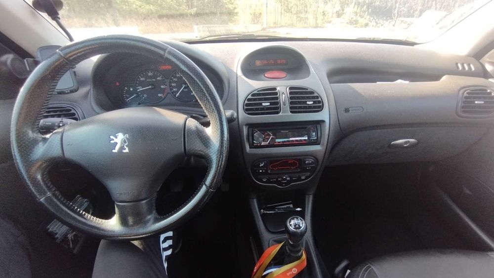 Peugeot 206 1.4 HDI Completo baixei pra vender logo.