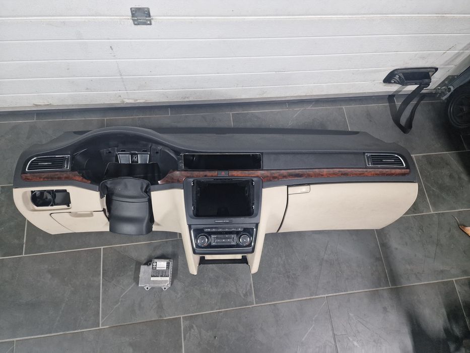 Deska kokpit skoda superb II
