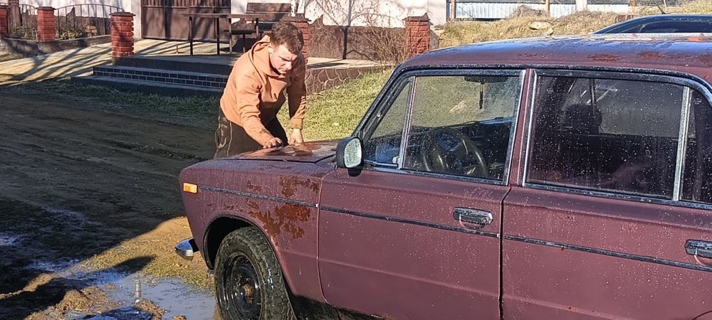 Продам ваз 2103