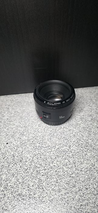 Canon EF 50mm f/1.8 II - EF-S