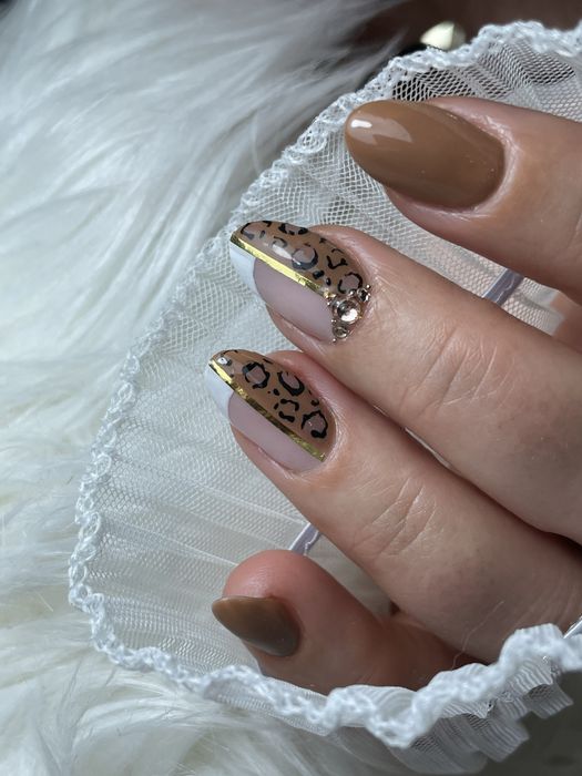 Unhas de gel acrilico ou verniz de gel