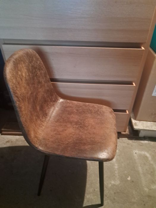 Krzesła cztery sztuki